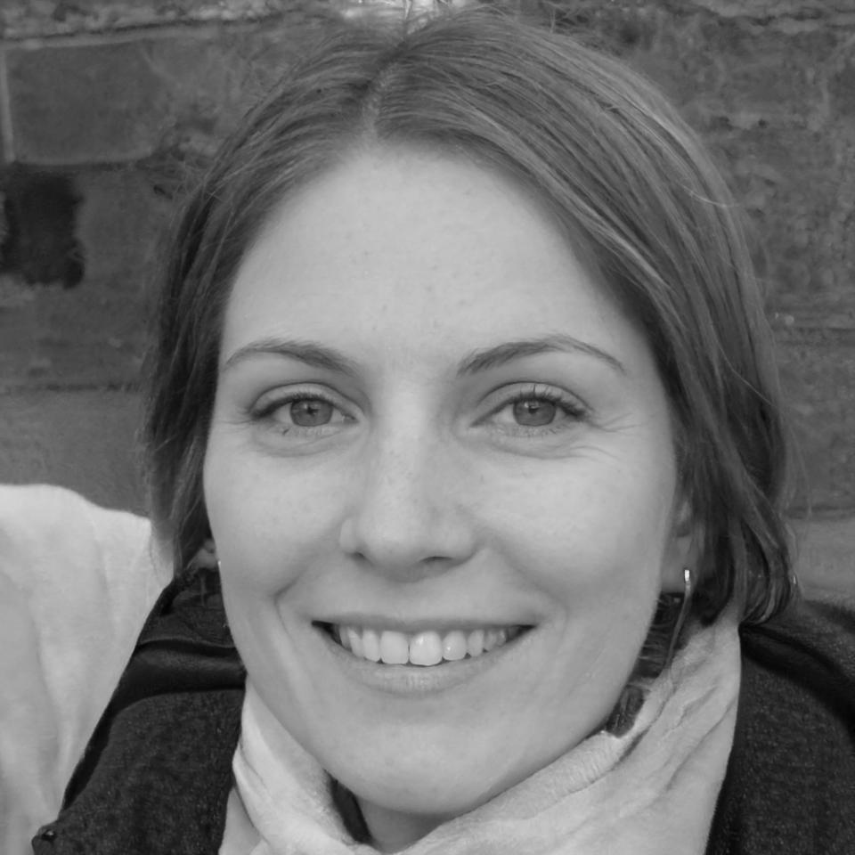 Portrait de Nadia Belkacem spécialiste budget familial